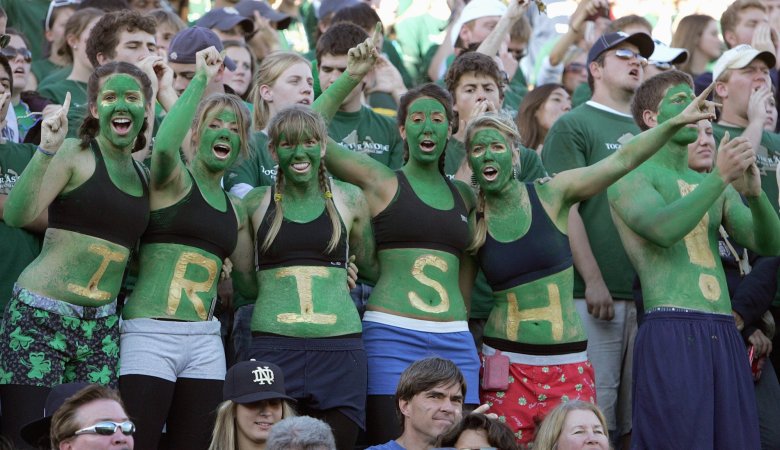 Дівчина на ірландське місто