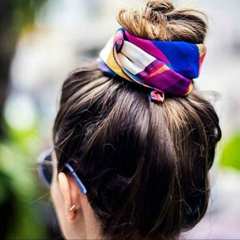 Зачіски з хусткою на голові