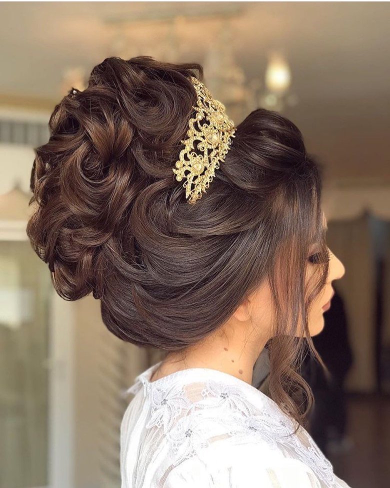 Зібрані зачіски блонд