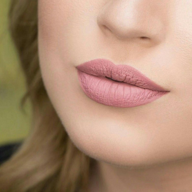 Коричнева помада матова