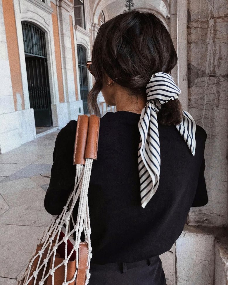 Шарф у волоссі