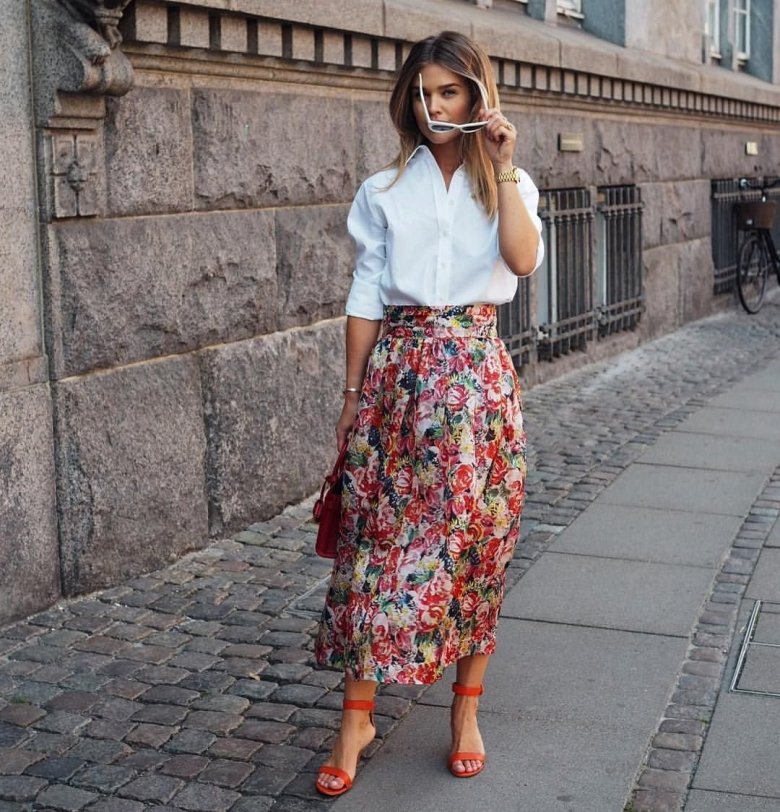 Образи зі спідницею в квіточку