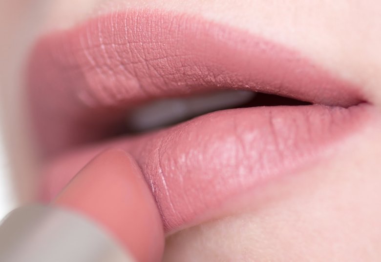 Помада нюдова матова Mac