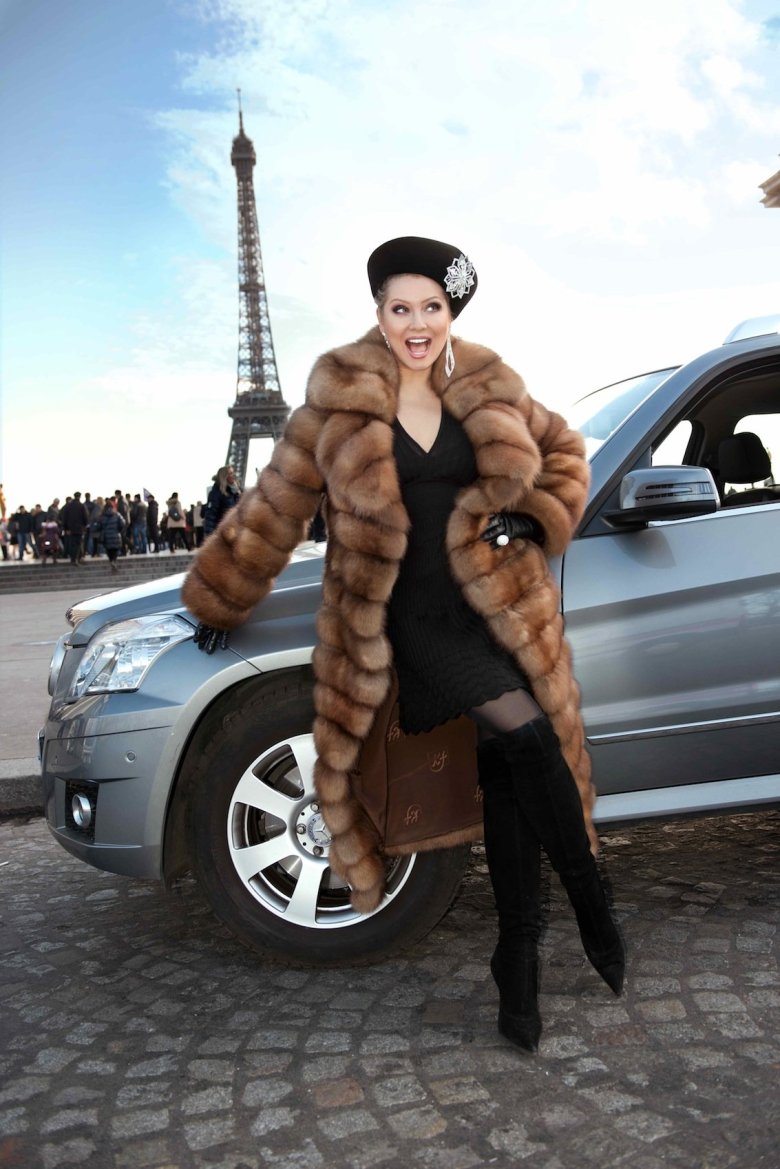 Вікторія Боня у шубі