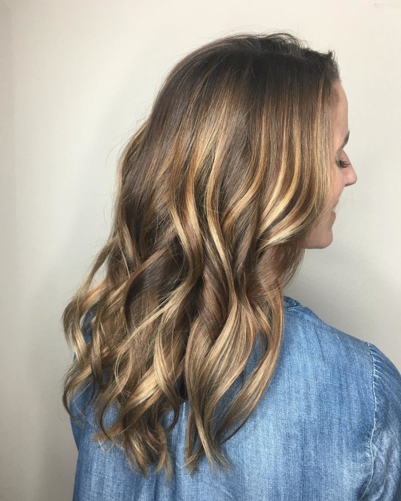 Дівчина сонце сухе волосся