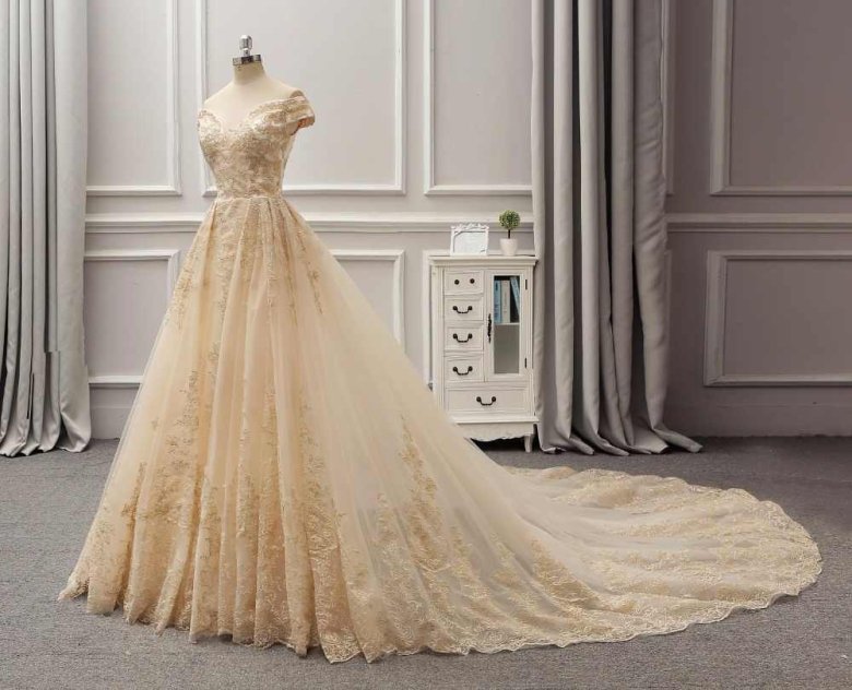 Сукня кольору шампань