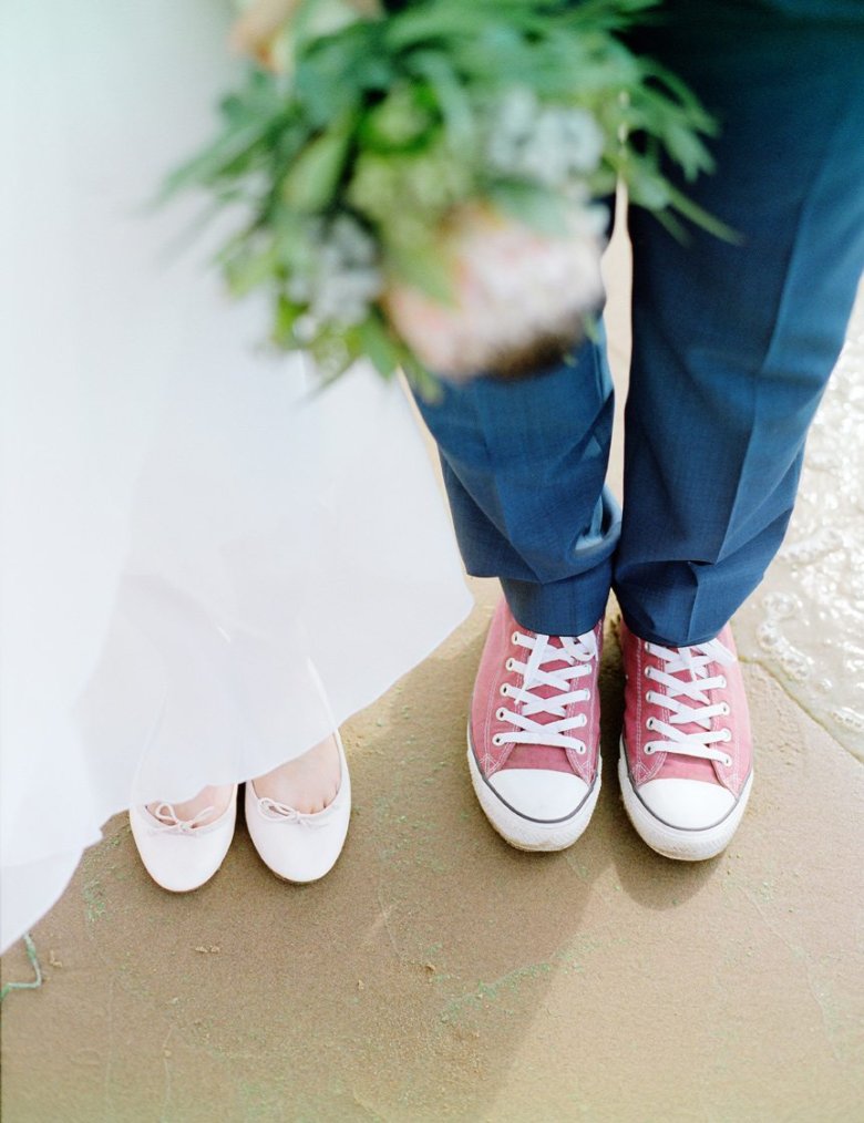 Кеди на весілля нареченій та нареченому