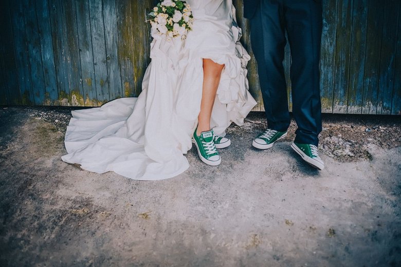 Весільне плаття з кедами