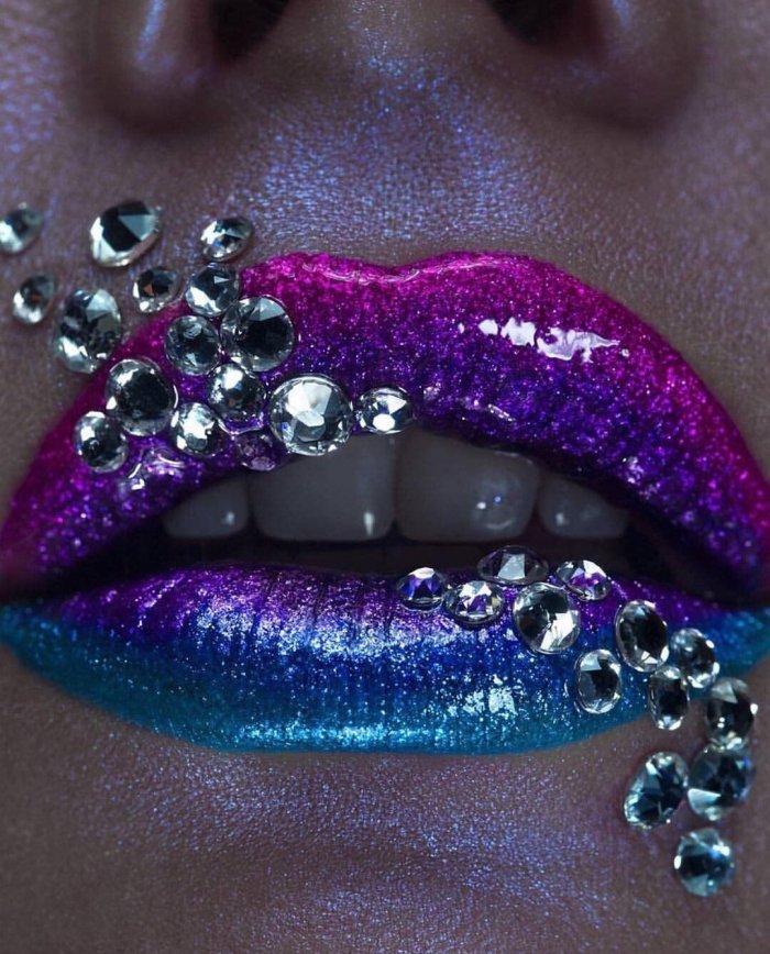 Різнокольорові губи