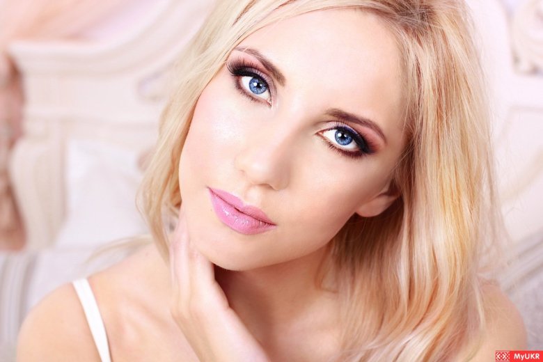 Макіяж для блондинок із блакитними очима