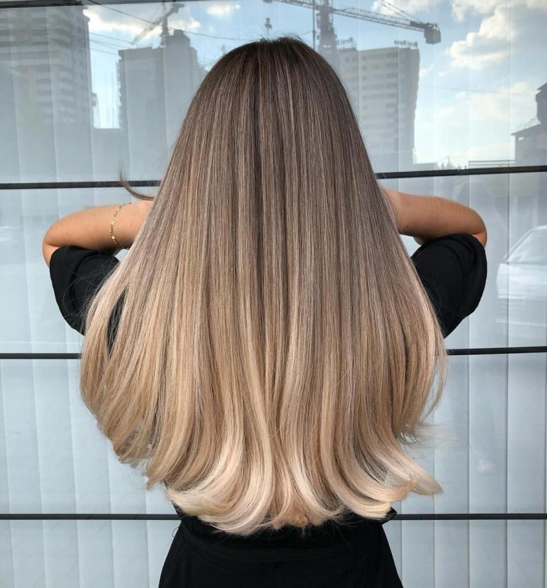 Балаяж на прямому русявому волоссі