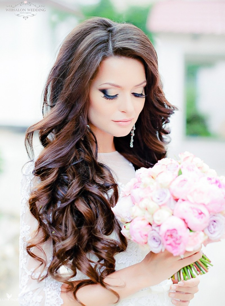 Зачіски на випускний на довге волосся