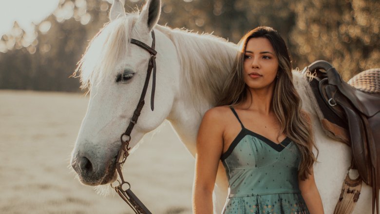 Красиві дівчата та коні