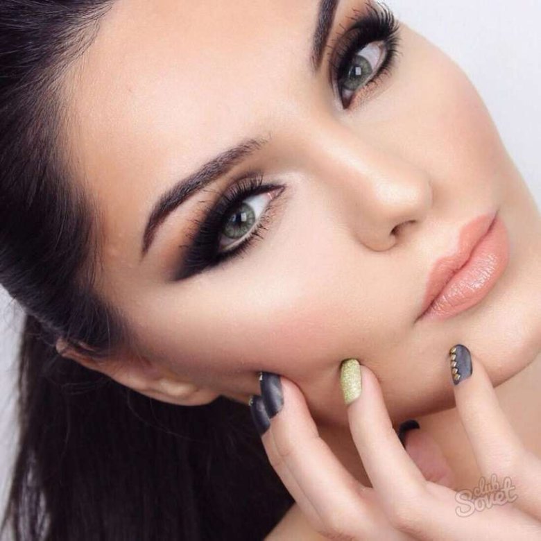 Вечірній макіяж для брюнеток