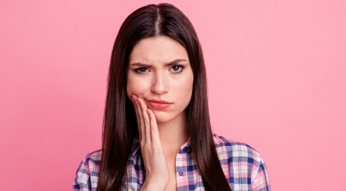 Що робити після видалення зуба мудрості: що можна їсти, пити і чи варто чимось полоскати