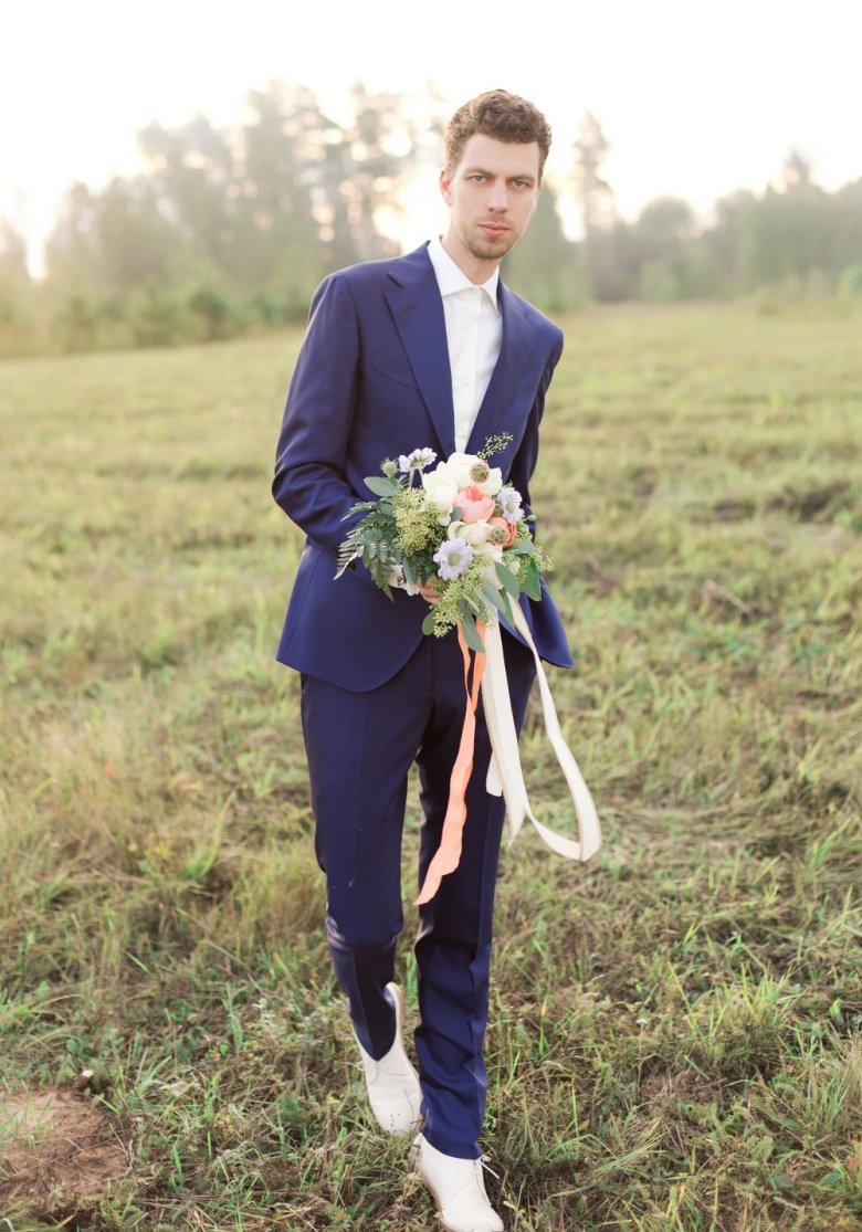 Наречений у кедах на весіллі