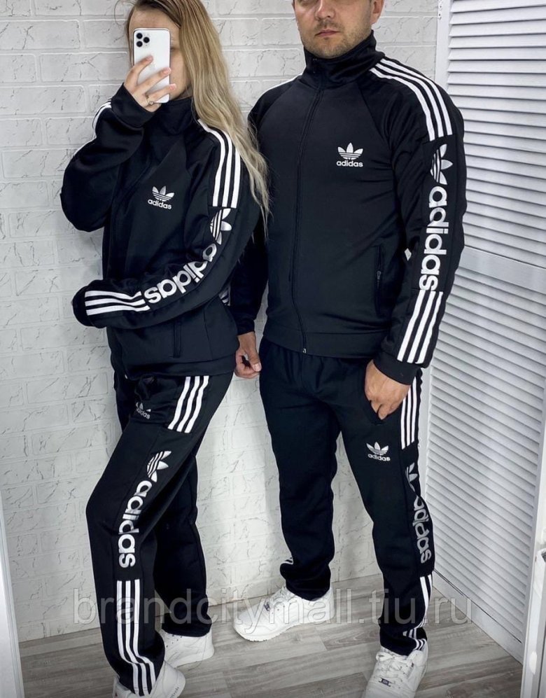 Дівчина в адідасі