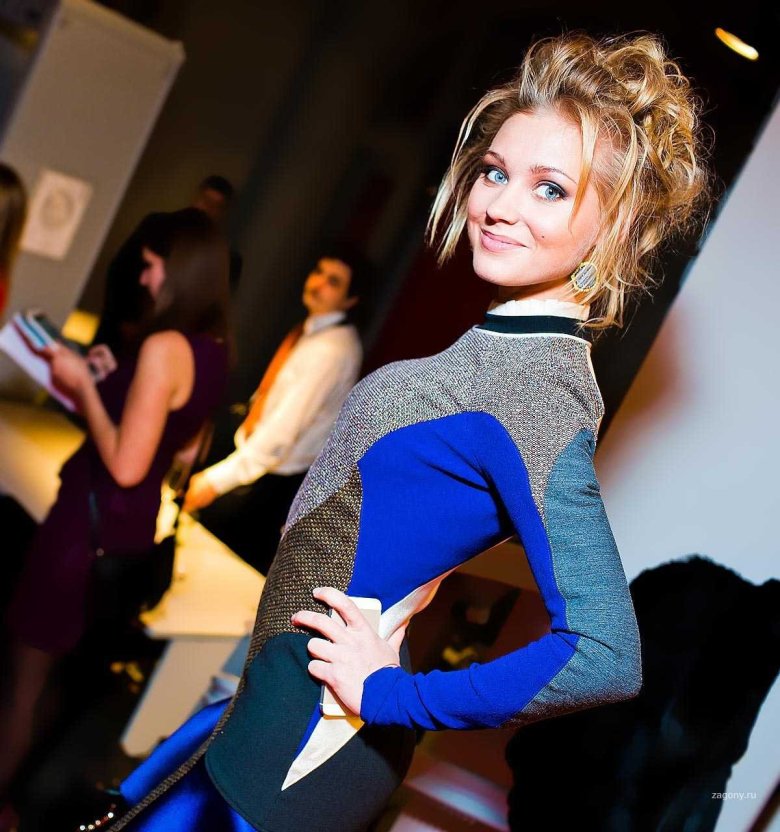 Зачіски на новорічний корпоратив - 66 фото