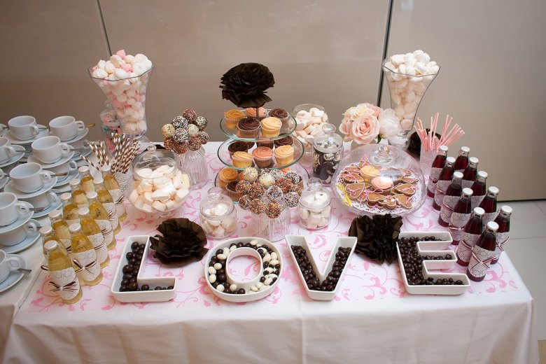 Прикрасити. Чайний. Стіл