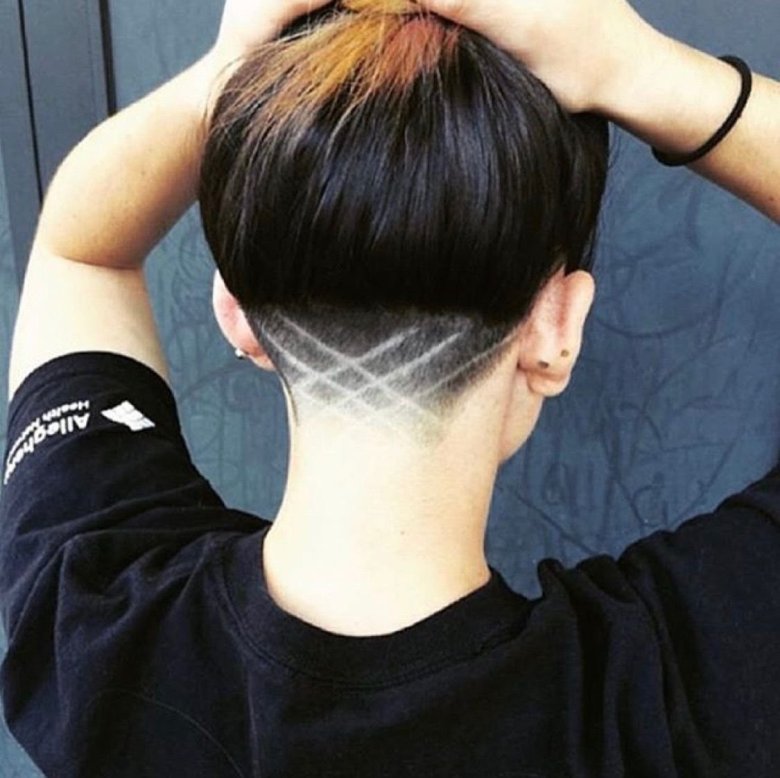 Каре з поголеною потилицею