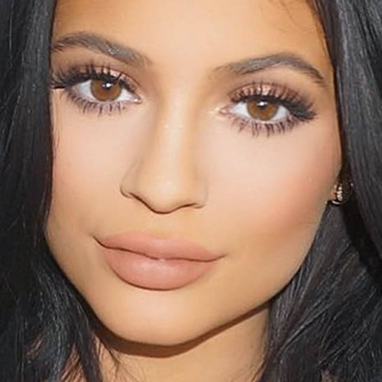 Нюдові помади для блондинок