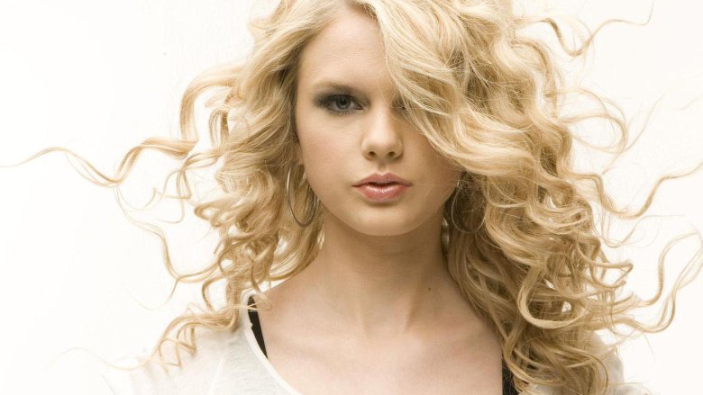 Легка хімічна завивка на довге волосся.