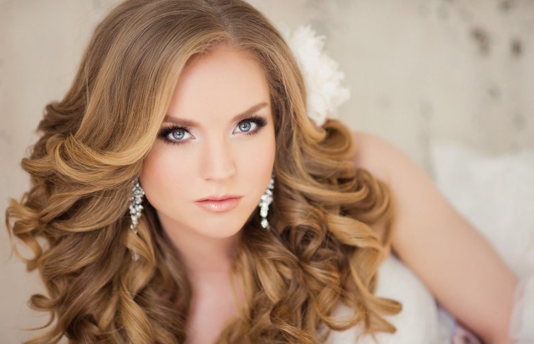 Весільні зачіски з розпущеним волоссям