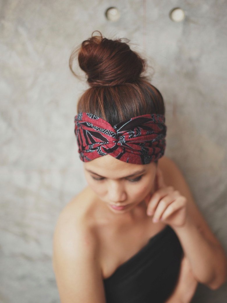 Зачіски з пов'язкою на голові