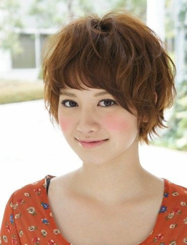 Стрижка Боб каре Піксі корейська