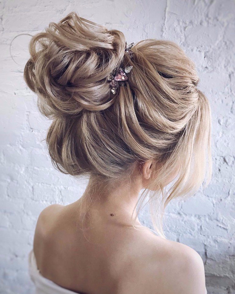 Весільний образ із низьким пучком