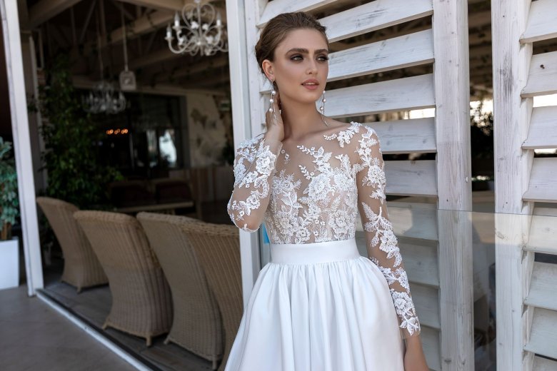 Весільне плаття з рукавами