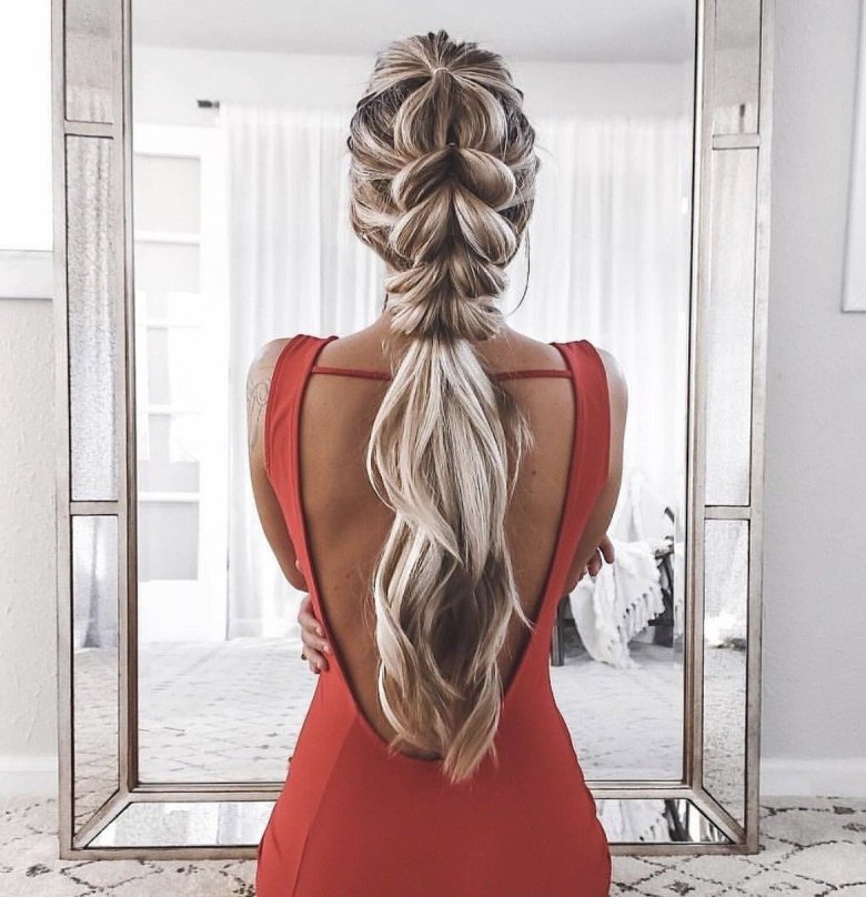 Об'ємний колосок на середнє волосся