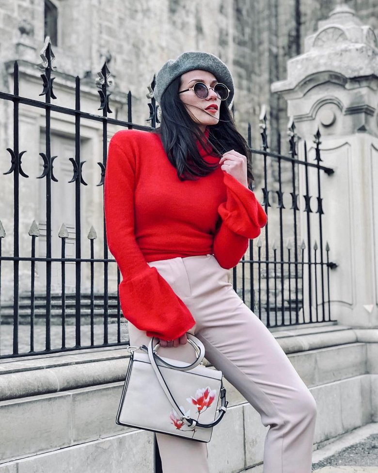 Червона водолазка модні Луки 2022