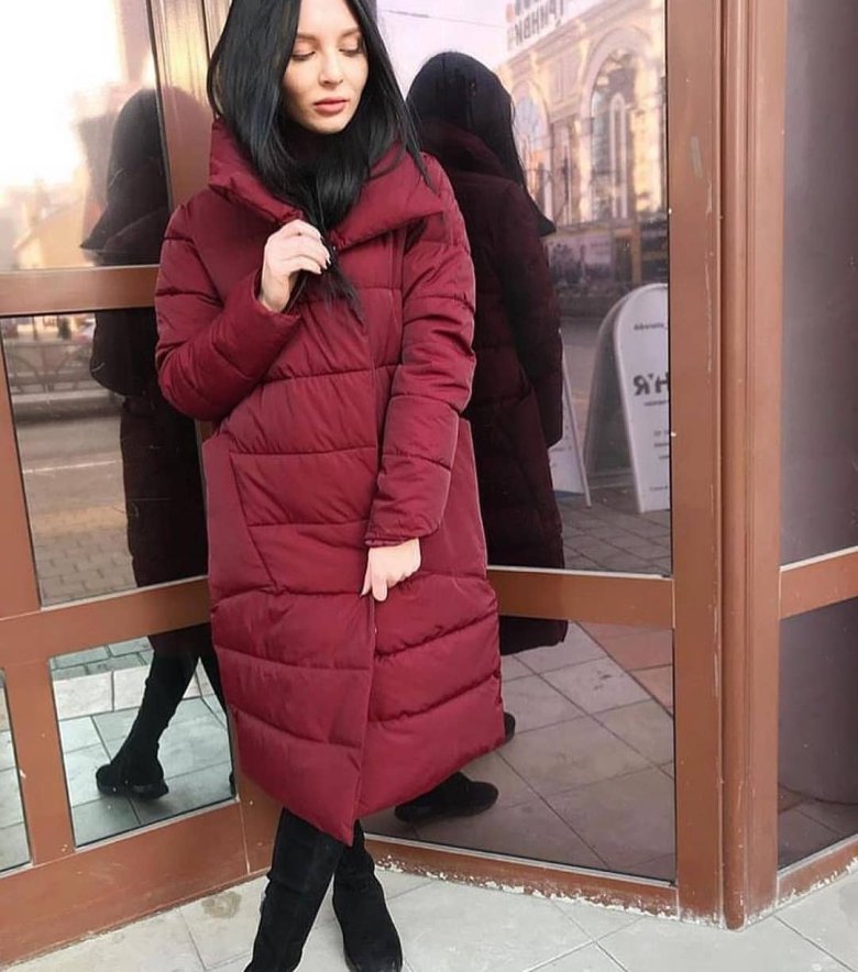 Образи з бордовим пуховиком