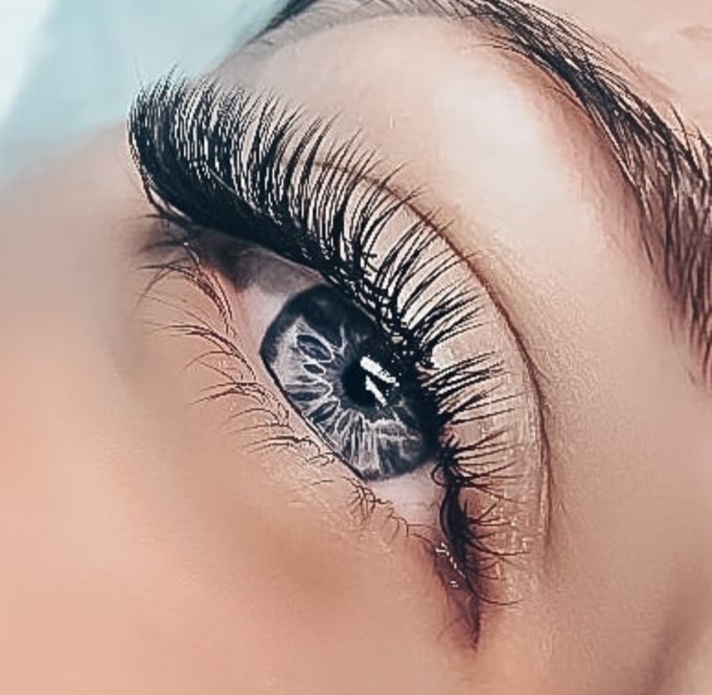 Шикарні нарощені вії