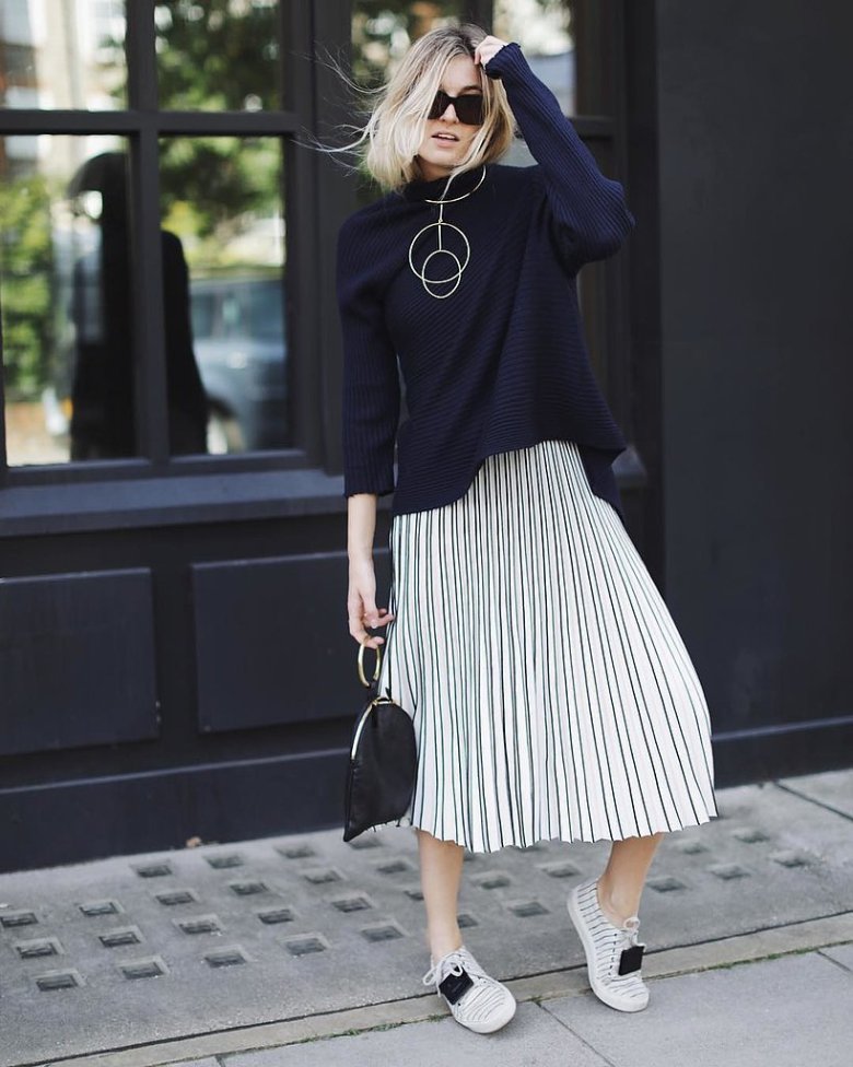 Светр оверсайз зі спідницею