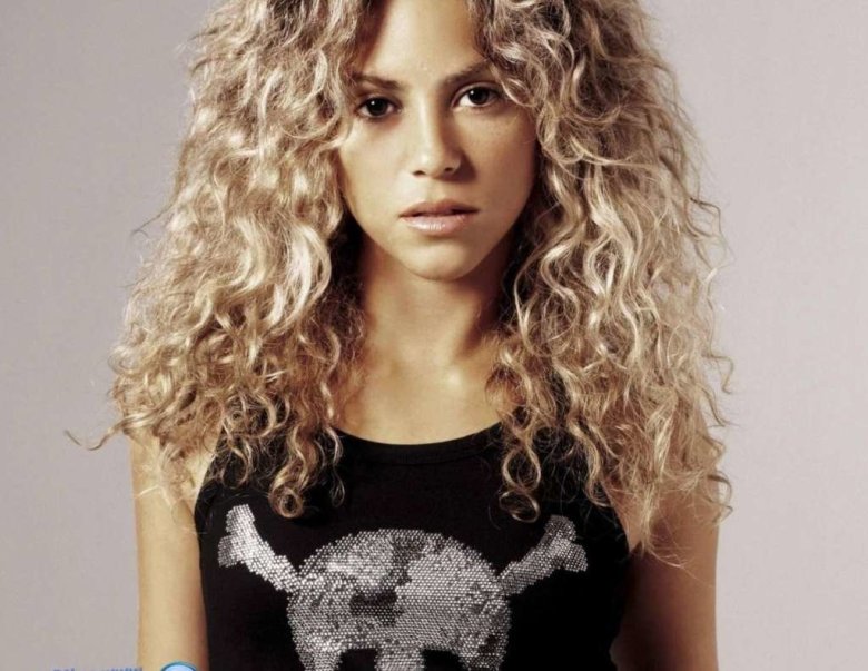 Легка хімічна завивка на довге волосся.