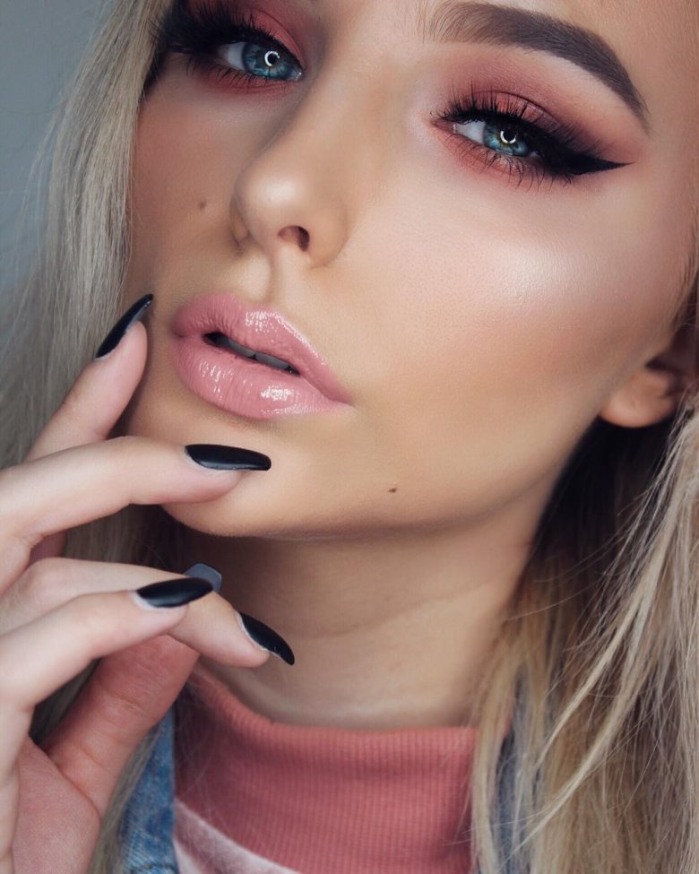 Нюдові губи