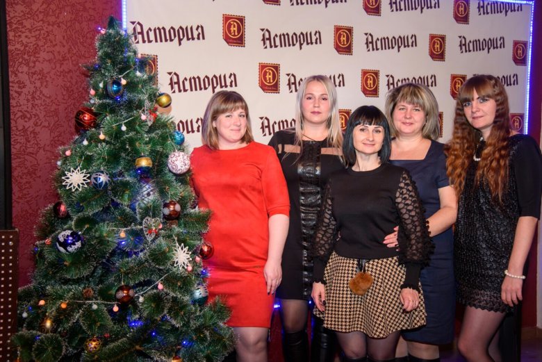 Ошатні жінки на корпоративі