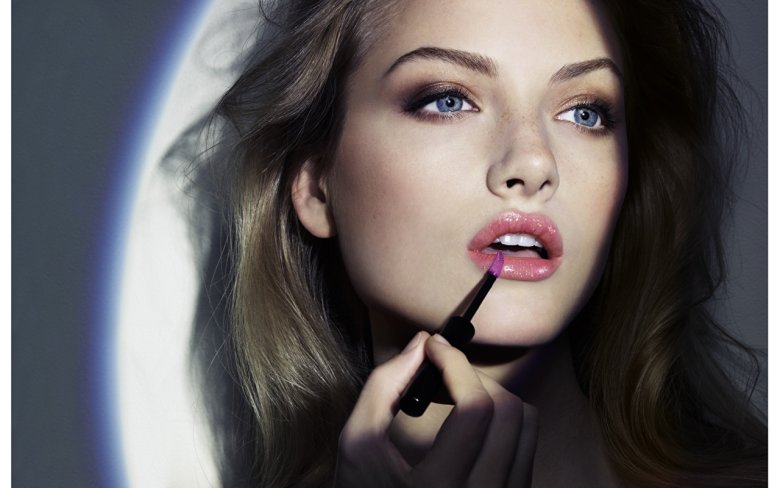 Бежева помада