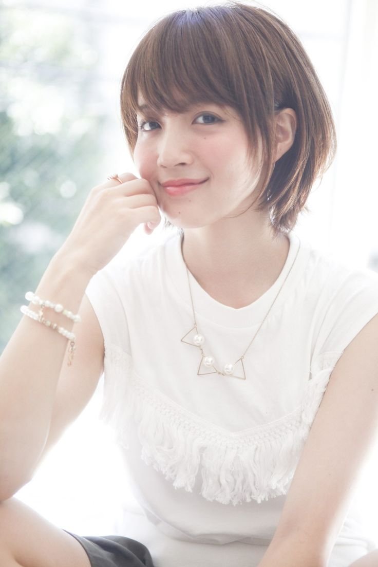 Японська дівчина в профіль