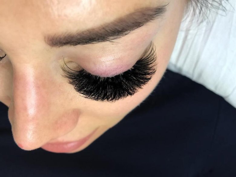 Густі нарощені вії