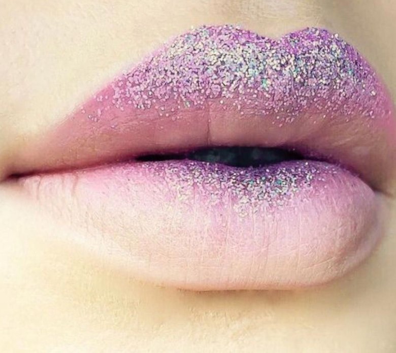 Губи з блискітками