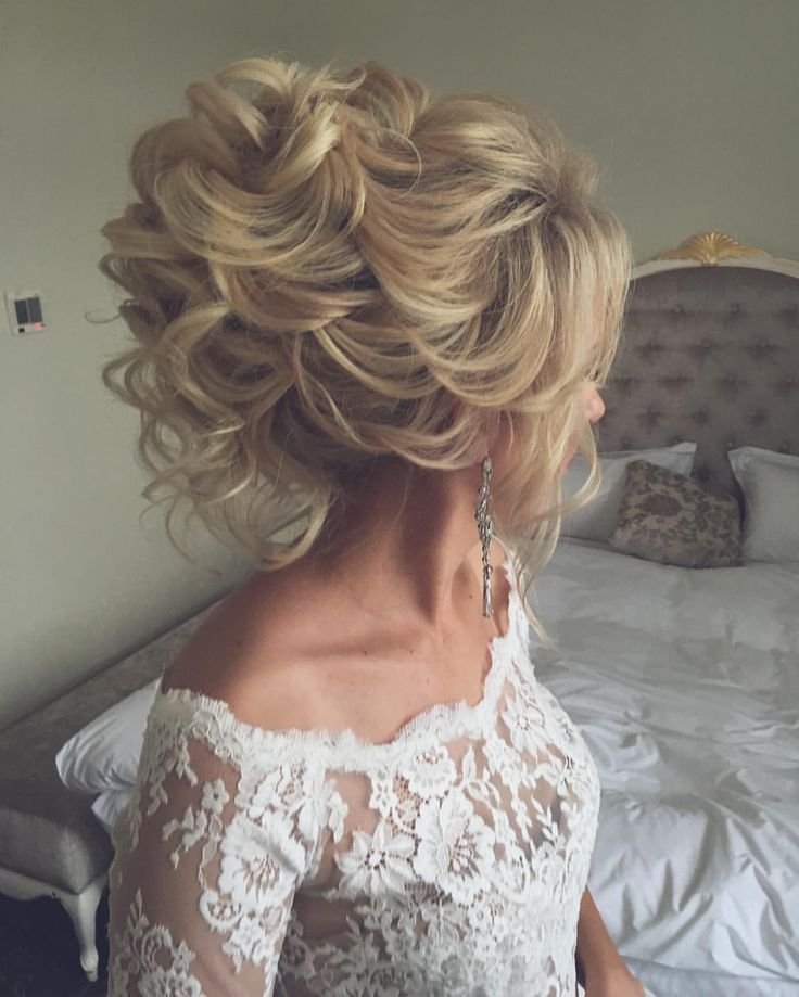 Високі зачіски на довге волосся