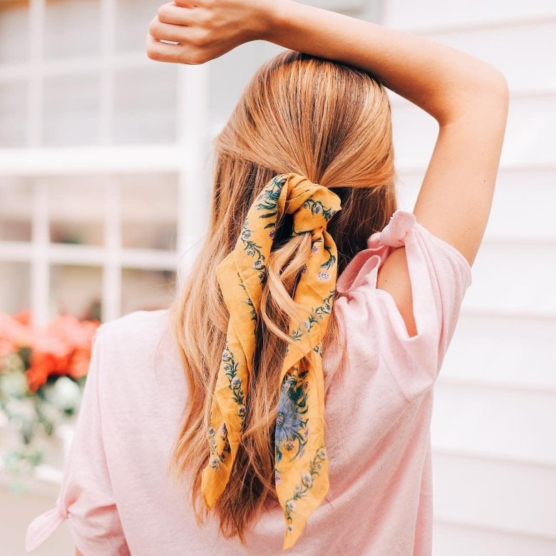 Хустка у волоссі