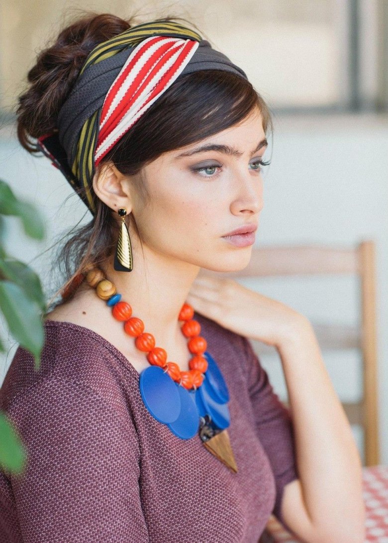 Зачіска з косинкою