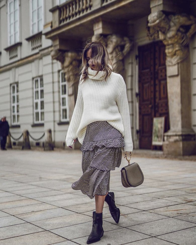 Светр з спідницею