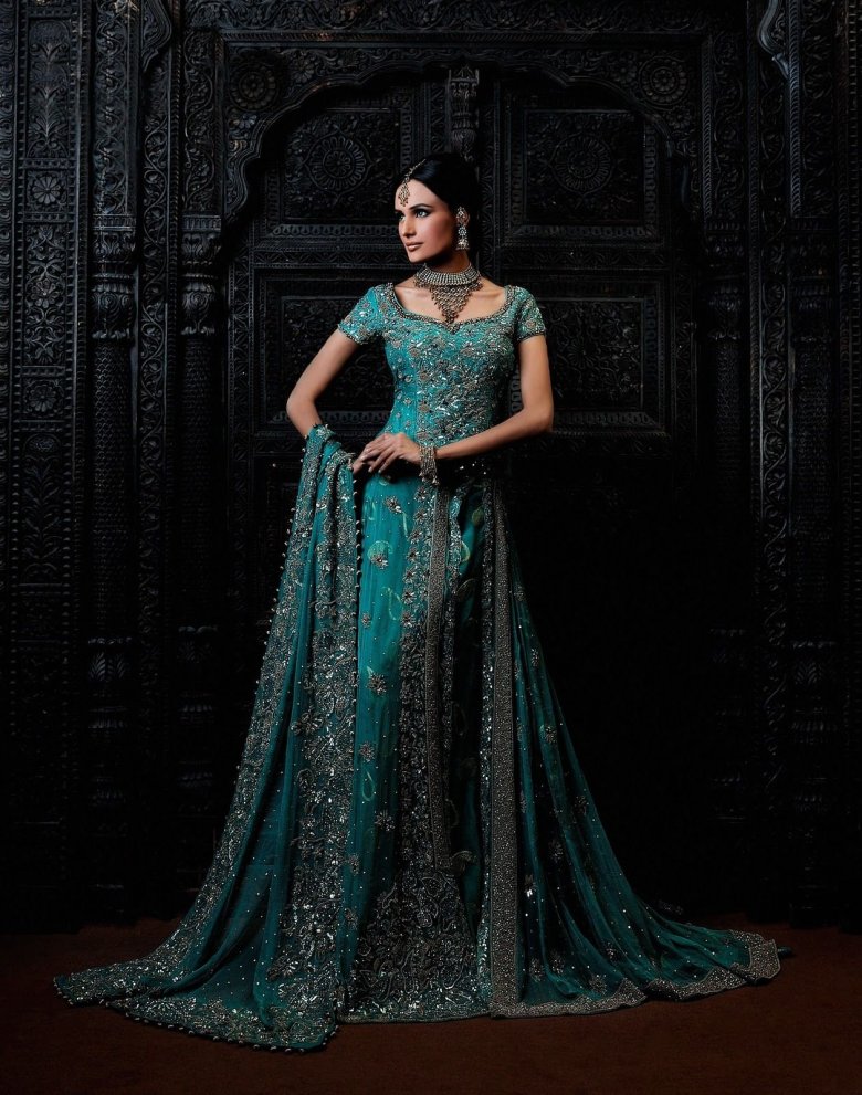 Весільні вбрання Анаркалі