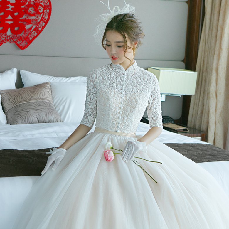 Весільне плаття з коміром