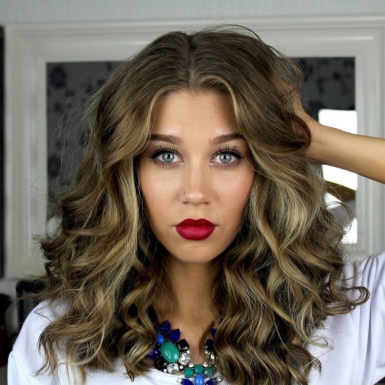 Об'ємна зачіска з кучерями